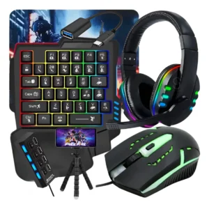 Kit Gamer Mobilador Completo com teclado RGB, mouse, headset e adaptador para celular jogando Free Fire.