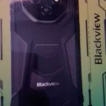Embalagem fechada do Blackview Fort 1 com renderização do telefone e ícone NFC