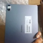 Huawei MatePad SE 11 é bom para estudos e traz construção robusta em metal cinza na bancada de testes do Noob Mobile.