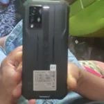 Visão detalhada da parte traseira do Blackview BV4800 Pro, destacando o acabamento reforçado (rugged) e o módulo de câmera.