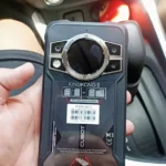 Traseira do smartphone robusto Cubot KingKong 9 em preto, destacando o módulo circular com tela secundária personalizável, sensores de câmera e acabamento reforçado.