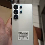 Traseira do smartphone BML S26 Ultra com etiqueta de especificações, analisado para descobrir se o BML S26 Ultra vale a pena.