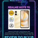 Smartphone Realme Note 70 dourado em destaque na imagem do Noob Mobile, mostrando construção resistente e provando por que o Realme Note 70 vale a pena.