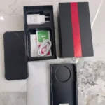 Conteúdo completo da caixa do Hotwav T7, incluindo carregador, cabo e acessórios, reforçando por que o hotwav t7 é bom para o usuário.